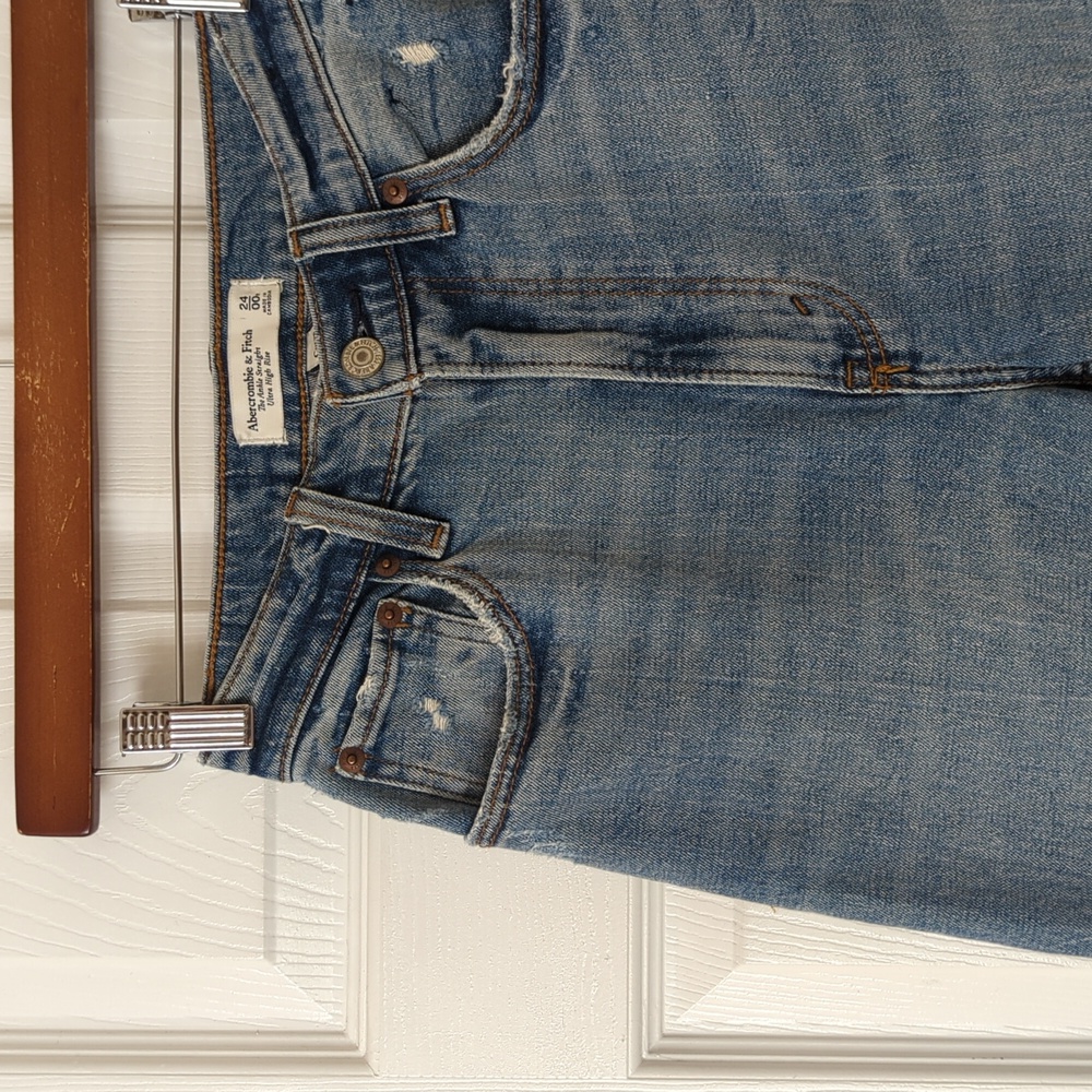Abercrombie & Fitch Distressed Ankle Straight Ultra High Rise Curve Love Jeans - Picture 12 of 15